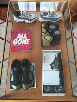 Varför inte dekorera soffbordet med sneakers? Varför inte dekorera soffbordet med sneakers?
